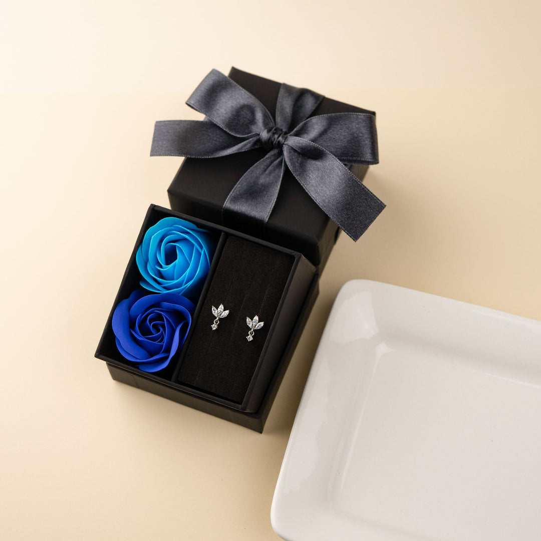 [送料無料] Alavel キュービックジルコニア ペタルドロップ ピアス PUPS142